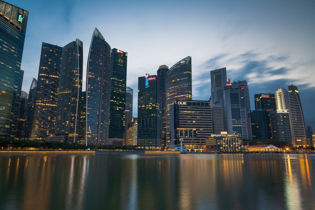  singapore - apus - obiective fotografice singapore - fotografie - arhitectura - cladiri - zgaraie - nori -