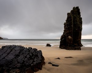 beach -rocks - sea - horizon - Harris - Scotland - landscape photography - travel photography - Sony A7R3 - Zeiss - CreArtPhoto - Scotland Photography Trip